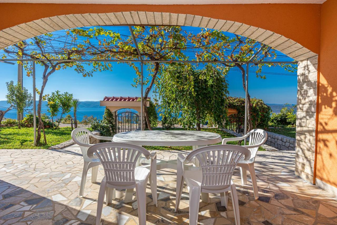 Apartments Francoise Crikvenica Exterior photo
