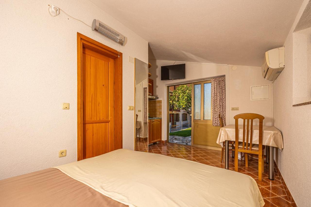 Apartments Francoise Crikvenica Exterior photo