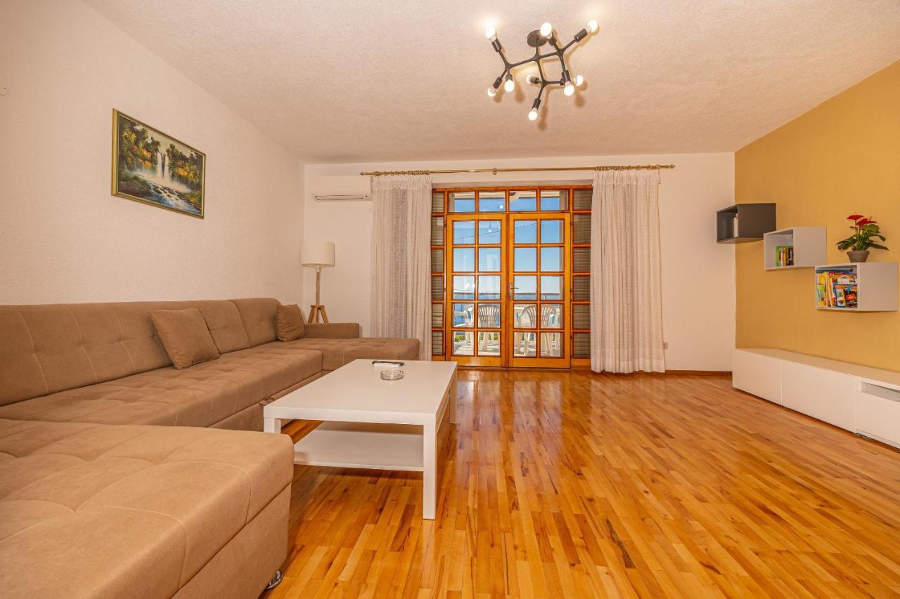 Apartments Francoise Crikvenica Exterior photo