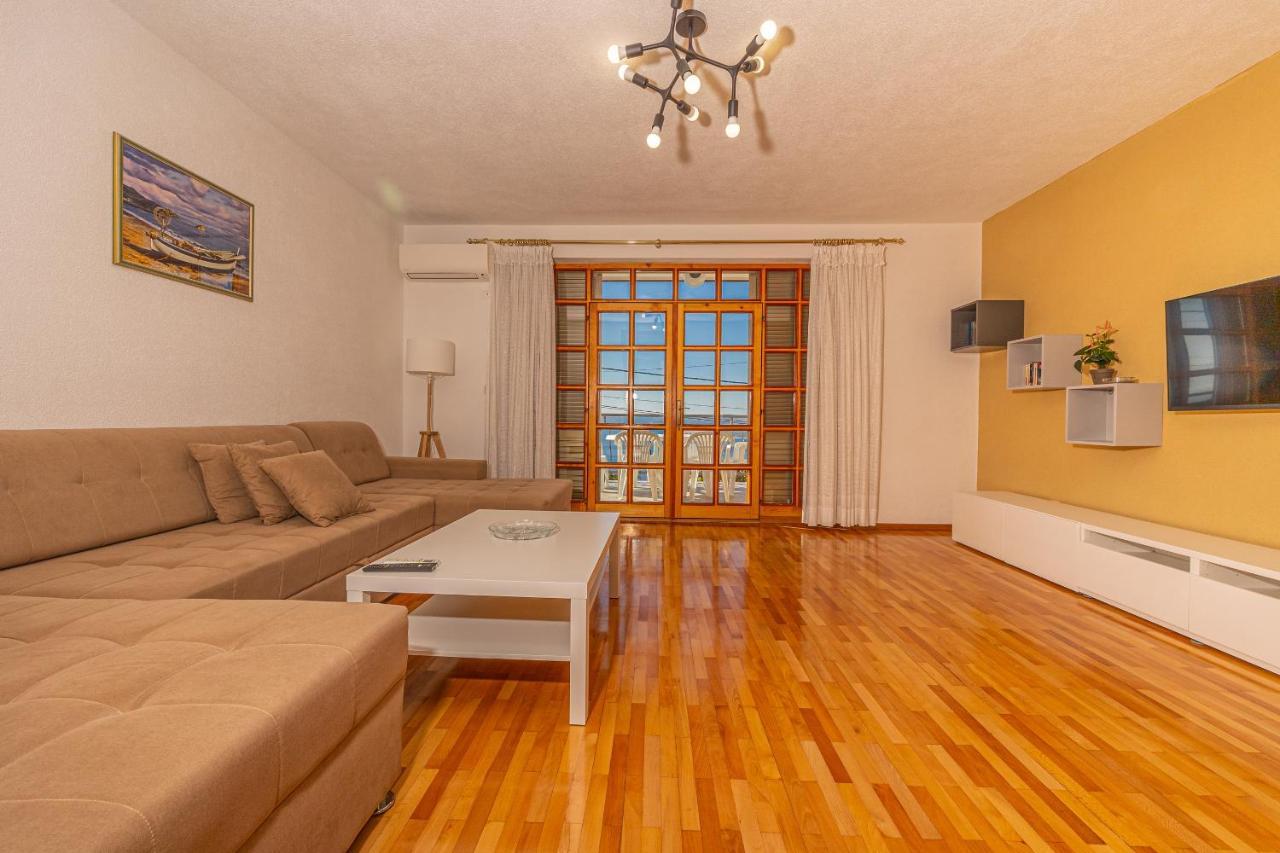 Apartments Francoise Crikvenica Exterior photo